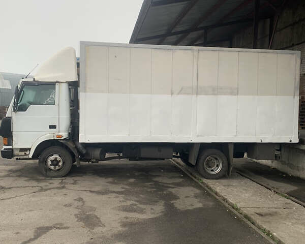 Белый TATA LPT 613, объемом двигателя 5.7 л и пробегом 300 тыс. км за 4500 $, фото 2 на Automoto.ua