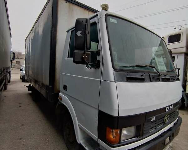 Белый TATA LPT 613, объемом двигателя 5.68 л и пробегом 559 тыс. км за 3200 $, фото 2 на Automoto.ua