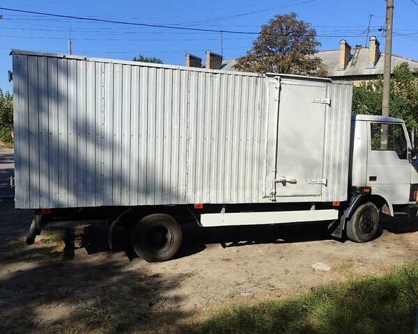 Белый TATA LPT 613, объемом двигателя 5.68 л и пробегом 280 тыс. км за 5500 $, фото 1 на Automoto.ua