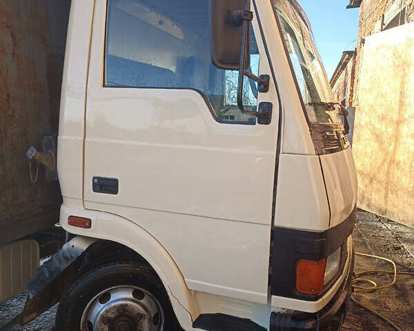 Бежевый TATA LPT 613, объемом двигателя 5.68 л и пробегом 200 тыс. км за 6000 $, фото 1 на Automoto.ua