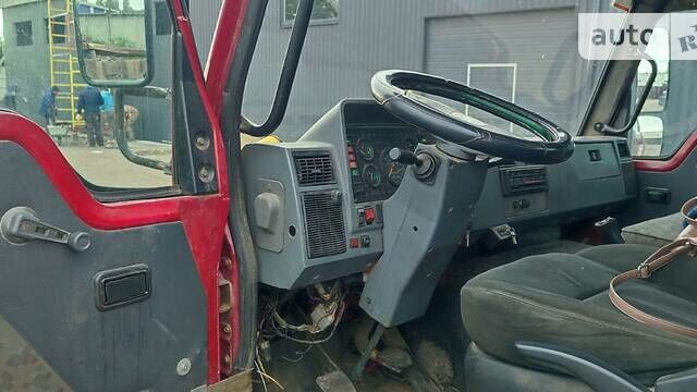 Красный TATA LPT 613, объемом двигателя 5.7 л и пробегом 127 тыс. км за 8200 $, фото 5 на Automoto.ua