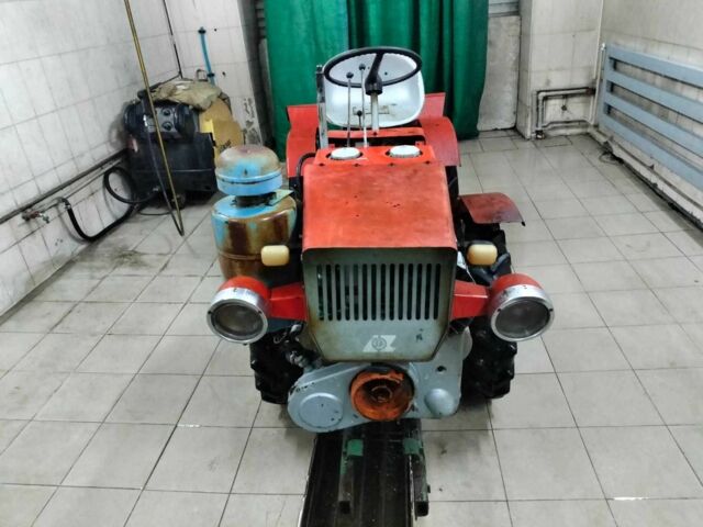 Красный ТЗ 4k-14, объемом двигателя 2 л и пробегом 100 тыс. км за 4000 $, фото 1 на Automoto.ua