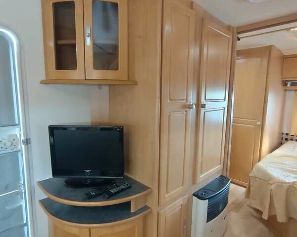 Белый Таберт Caravane, объемом двигателя 0 л и пробегом 0 тыс. км за 15000 $, фото 35 на Automoto.ua