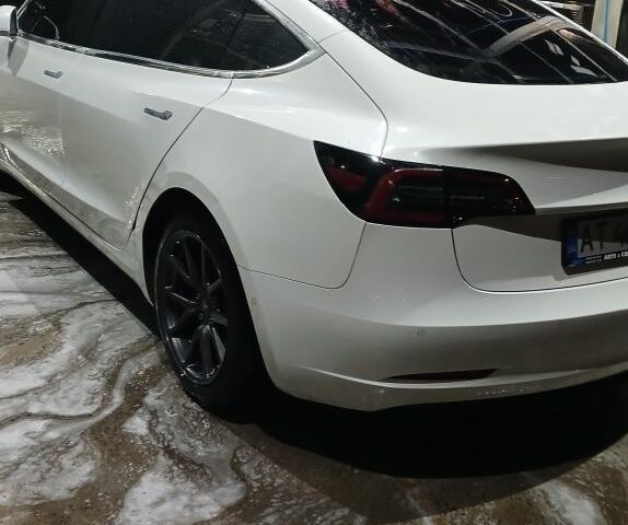 Белый Тесла Модель 3, объемом двигателя 0 л и пробегом 85 тыс. км за 13500 $, фото 2 на Automoto.ua