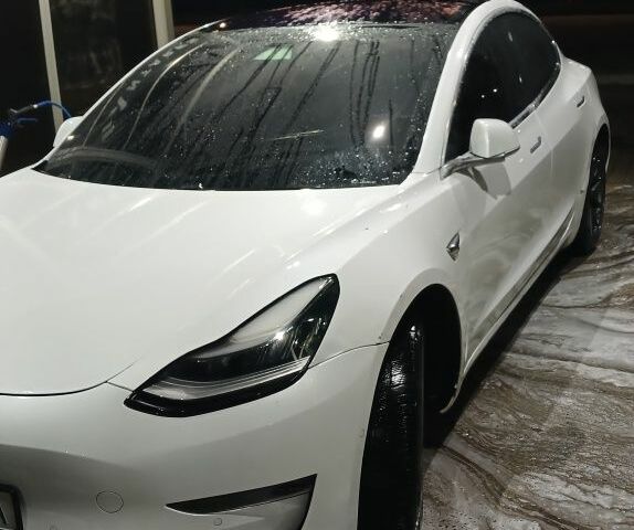Белый Тесла Модель 3, объемом двигателя 0 л и пробегом 85 тыс. км за 13500 $, фото 3 на Automoto.ua
