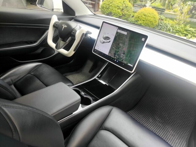 Білий Тесла Модель 3, об'ємом двигуна 0 л та пробігом 310 тис. км за 14999 $, фото 8 на Automoto.ua