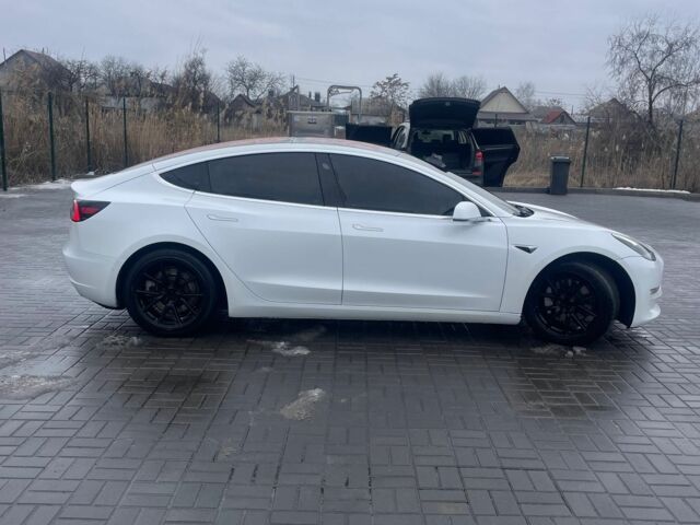 Белый Тесла Модель 3, объемом двигателя 0 л и пробегом 140 тыс. км за 14500 $, фото 4 на Automoto.ua
