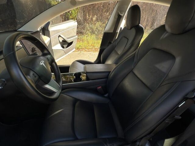 Белый Тесла Модель 3, объемом двигателя 0 л и пробегом 114 тыс. км за 16000 $, фото 7 на Automoto.ua