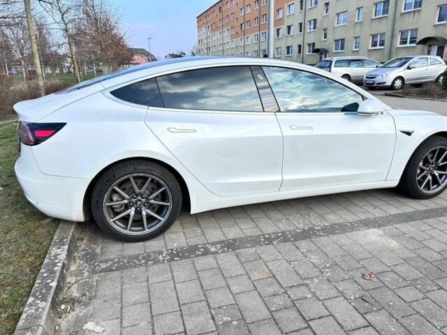 Білий Тесла Модель 3, об'ємом двигуна 0 л та пробігом 150 тис. км за 14946 $, фото 2 на Automoto.ua
