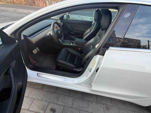 Білий Тесла Модель 3, об'ємом двигуна 0 л та пробігом 164 тис. км за 19500 $, фото 16 на Automoto.ua