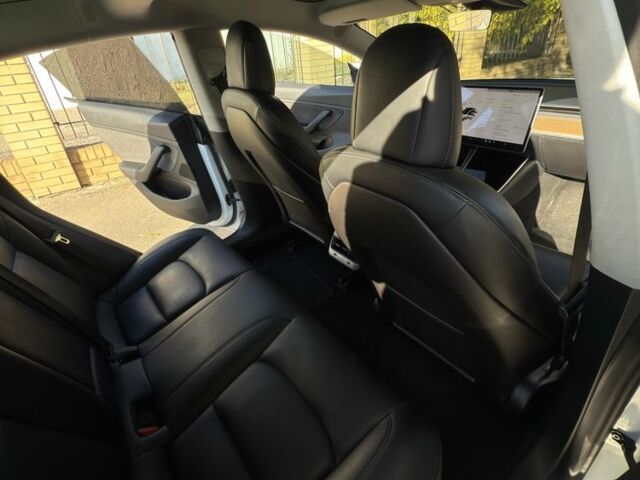 Белый Тесла Модель 3, объемом двигателя 0 л и пробегом 114 тыс. км за 16000 $, фото 12 на Automoto.ua