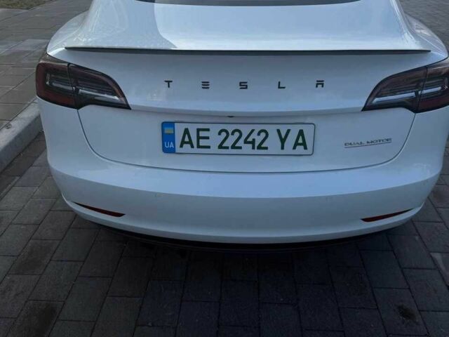 Білий Тесла Модель 3, об'ємом двигуна 0 л та пробігом 164 тис. км за 19500 $, фото 2 на Automoto.ua