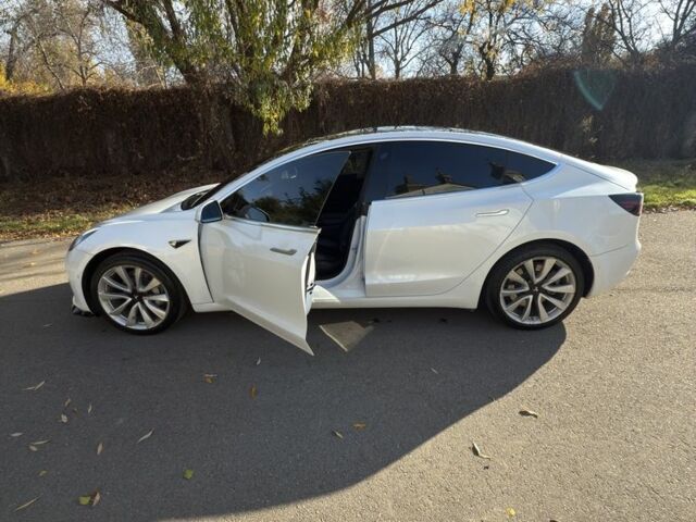 Белый Тесла Модель 3, объемом двигателя 0 л и пробегом 114 тыс. км за 16000 $, фото 3 на Automoto.ua