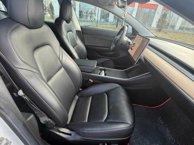 Білий Тесла Модель 3, об'ємом двигуна 0 л та пробігом 164 тис. км за 19500 $, фото 13 на Automoto.ua