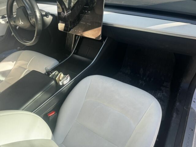 Білий Тесла Модель 3, об'ємом двигуна 0 л та пробігом 248 тис. км за 13300 $, фото 2 на Automoto.ua