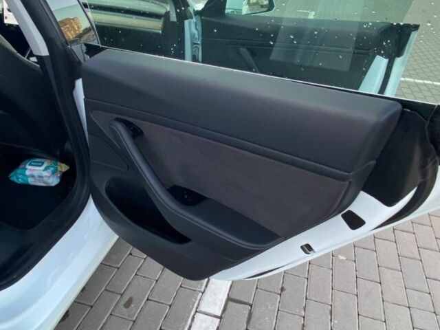 Белый Тесла Модель 3, объемом двигателя 0 л и пробегом 101 тыс. км за 19400 $, фото 9 на Automoto.ua