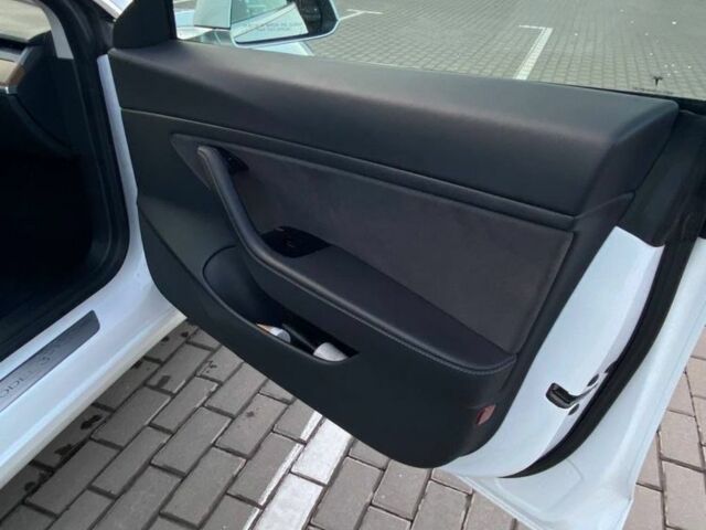 Белый Тесла Модель 3, объемом двигателя 0 л и пробегом 101 тыс. км за 19400 $, фото 10 на Automoto.ua