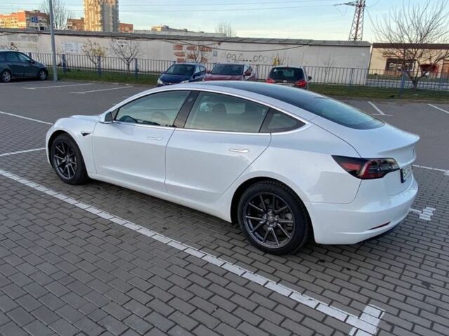 Белый Тесла Модель 3, объемом двигателя 0 л и пробегом 101 тыс. км за 19400 $, фото 5 на Automoto.ua