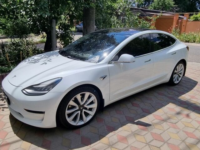 Белый Тесла Модель 3, объемом двигателя 0 л и пробегом 92 тыс. км за 18543 $, фото 13 на Automoto.ua