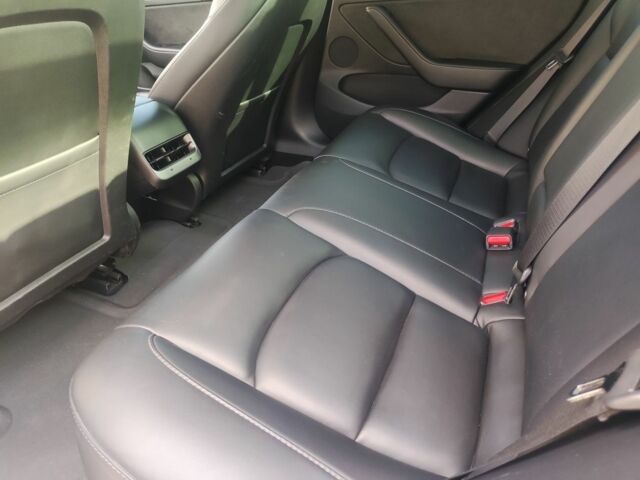 Белый Тесла Модель 3, объемом двигателя 0 л и пробегом 95 тыс. км за 20999 $, фото 7 на Automoto.ua