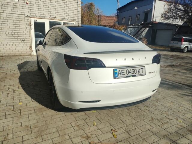 Белый Тесла Модель 3, объемом двигателя 0 л и пробегом 95 тыс. км за 20999 $, фото 5 на Automoto.ua