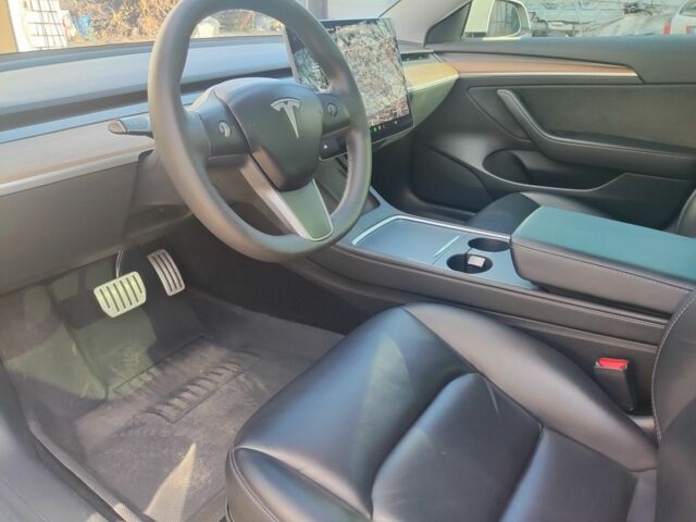 Белый Тесла Модель 3, объемом двигателя 0 л и пробегом 95 тыс. км за 20999 $, фото 6 на Automoto.ua