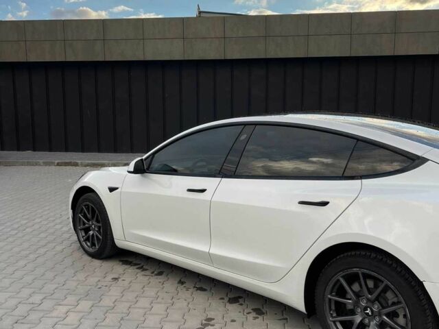Белый Тесла Модель 3, объемом двигателя 0 л и пробегом 260 тыс. км за 13508 $, фото 6 на Automoto.ua