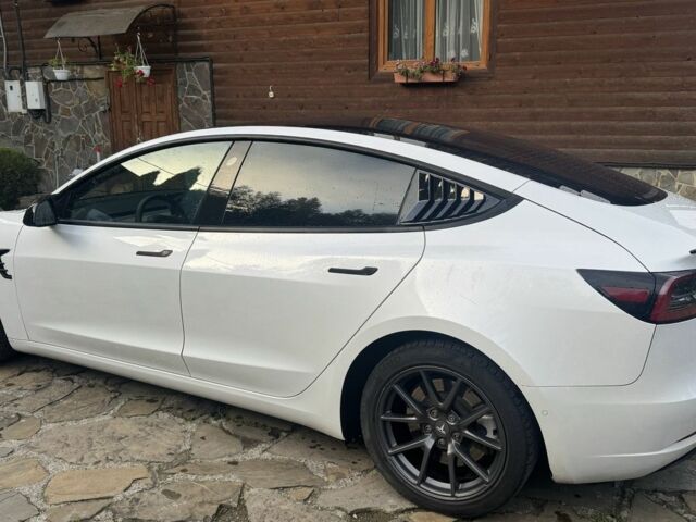 Білий Тесла Модель 3, об'ємом двигуна 0 л та пробігом 170 тис. км за 18000 $, фото 1 на Automoto.ua