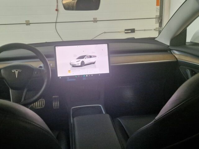 Білий Тесла Модель 3, об'ємом двигуна 0 л та пробігом 68 тис. км за 10000 $, фото 2 на Automoto.ua