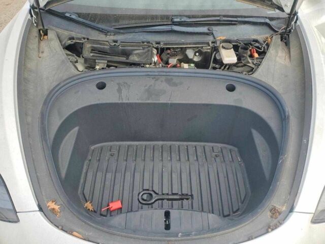 Белый Тесла Модель 3, объемом двигателя 0 л и пробегом 84 тыс. км за 4800 $, фото 10 на Automoto.ua