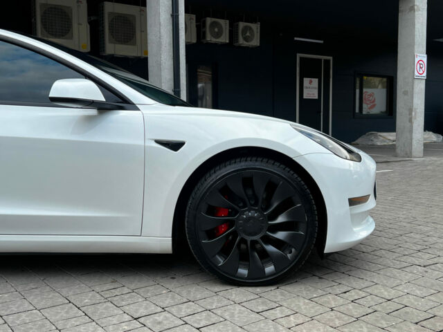 Белый Тесла Модель 3, объемом двигателя 0 л и пробегом 13 тыс. км за 34490 $, фото 5 на Automoto.ua