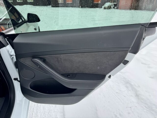 Белый Тесла Модель 3, объемом двигателя 0 л и пробегом 34 тыс. км за 20500 $, фото 19 на Automoto.ua