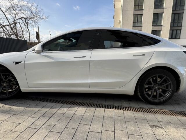Белый Тесла Модель 3, объемом двигателя 0 л и пробегом 136 тыс. км за 16450 $, фото 3 на Automoto.ua