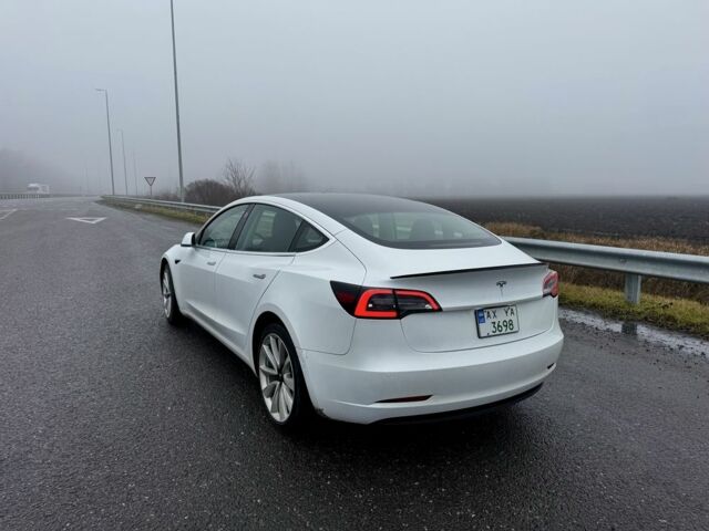 Белый Тесла Модель 3, объемом двигателя 0 л и пробегом 101 тыс. км за 18999 $, фото 2 на Automoto.ua