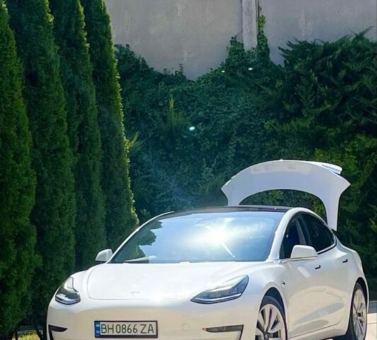 Белый Тесла Модель 3, объемом двигателя 0 л и пробегом 135 тыс. км за 17500 $, фото 1 на Automoto.ua