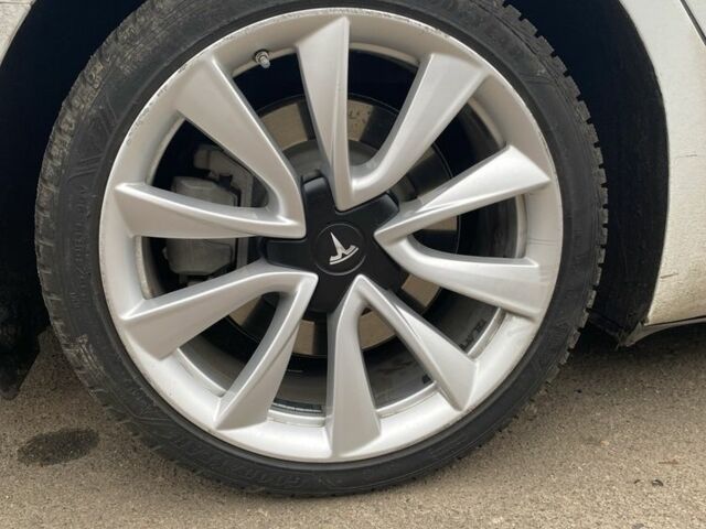 Белый Тесла Модель 3, объемом двигателя 0 л и пробегом 135 тыс. км за 17500 $, фото 9 на Automoto.ua