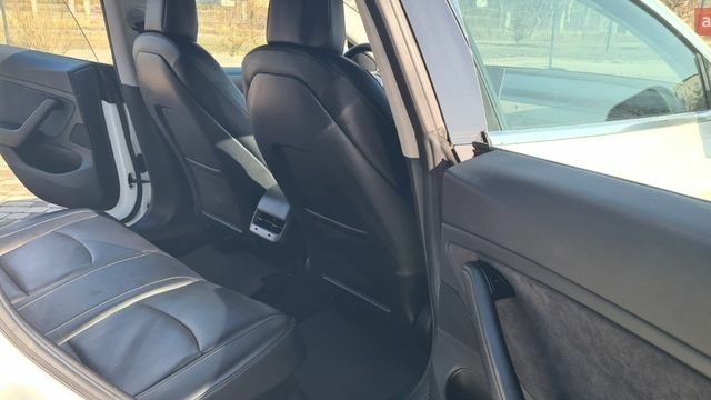 Белый Тесла Модель 3, объемом двигателя 0 л и пробегом 220 тыс. км за 13750 $, фото 25 на Automoto.ua
