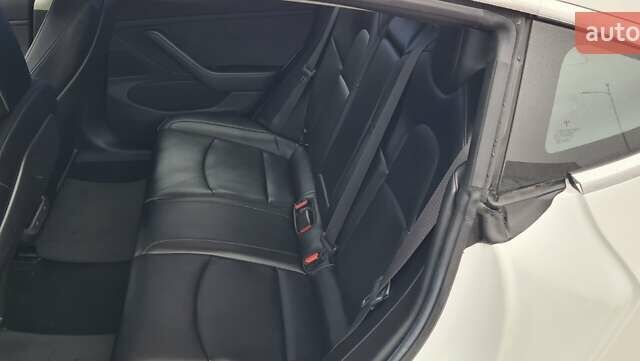 Белый Тесла Модель 3, объемом двигателя 0 л и пробегом 247 тыс. км за 13950 $, фото 16 на Automoto.ua