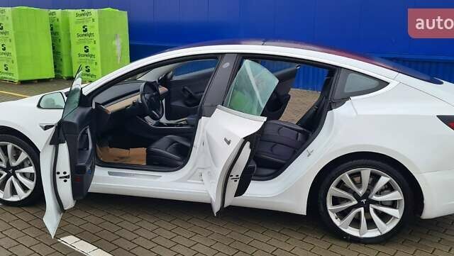 Белый Тесла Модель 3, объемом двигателя 0 л и пробегом 247 тыс. км за 13950 $, фото 14 на Automoto.ua