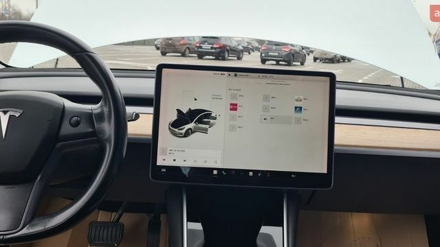 Белый Тесла Модель 3, объемом двигателя 0 л и пробегом 220 тыс. км за 13750 $, фото 3 на Automoto.ua