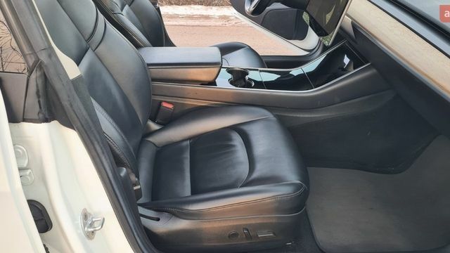 Белый Тесла Модель 3, объемом двигателя 0 л и пробегом 220 тыс. км за 13750 $, фото 17 на Automoto.ua