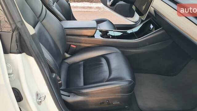 Белый Тесла Модель 3, объемом двигателя 0 л и пробегом 190 тыс. км за 13450 $, фото 11 на Automoto.ua