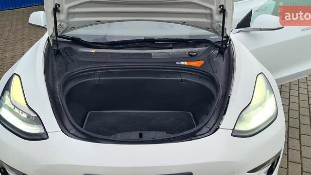 Белый Тесла Модель 3, объемом двигателя 0 л и пробегом 247 тыс. км за 13950 $, фото 9 на Automoto.ua