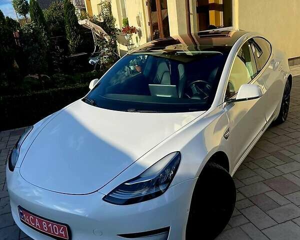 Тесла Модель 3 2017 в Львове на Automoto.ua Белый Тесла Модель 3, объемом двигателя 0 л и пробегом 199 тыс. км за 15999 $, фото 1 на Automoto.ua