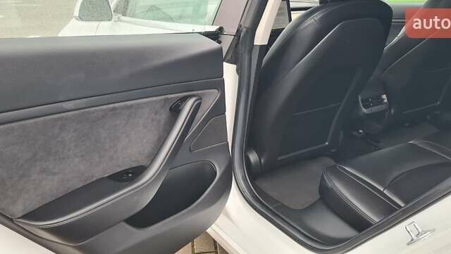 Белый Тесла Модель 3, объемом двигателя 0 л и пробегом 247 тыс. км за 13950 $, фото 10 на Automoto.ua