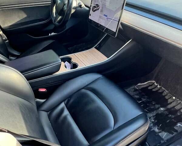 Белый Тесла Модель 3, объемом двигателя 0 л и пробегом 165 тыс. км за 16200 $, фото 7 на Automoto.ua