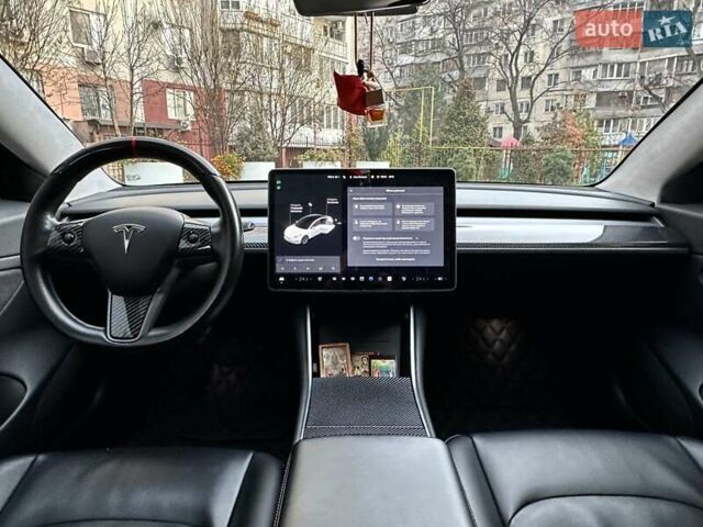 Белый Тесла Модель 3, объемом двигателя 0 л и пробегом 86 тыс. км за 19999 $, фото 15 на Automoto.ua