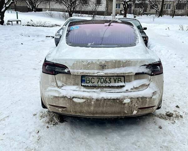 Белый Тесла Модель 3, объемом двигателя 0 л и пробегом 165 тыс. км за 16200 $, фото 3 на Automoto.ua