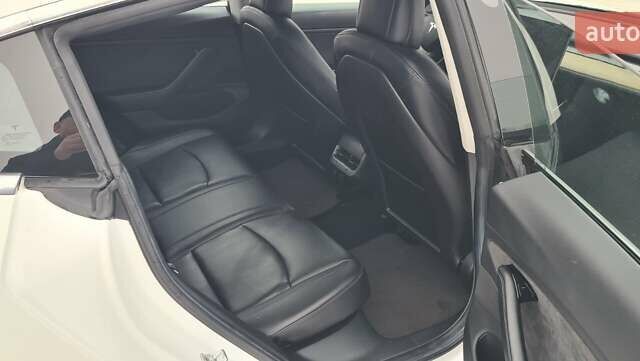 Белый Тесла Модель 3, объемом двигателя 0 л и пробегом 190 тыс. км за 13450 $, фото 26 на Automoto.ua