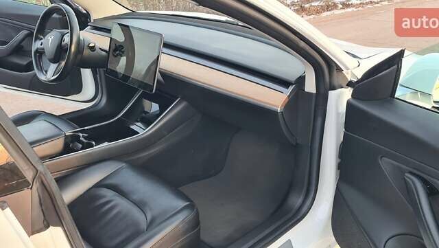 Белый Тесла Модель 3, объемом двигателя 0 л и пробегом 190 тыс. км за 13450 $, фото 9 на Automoto.ua